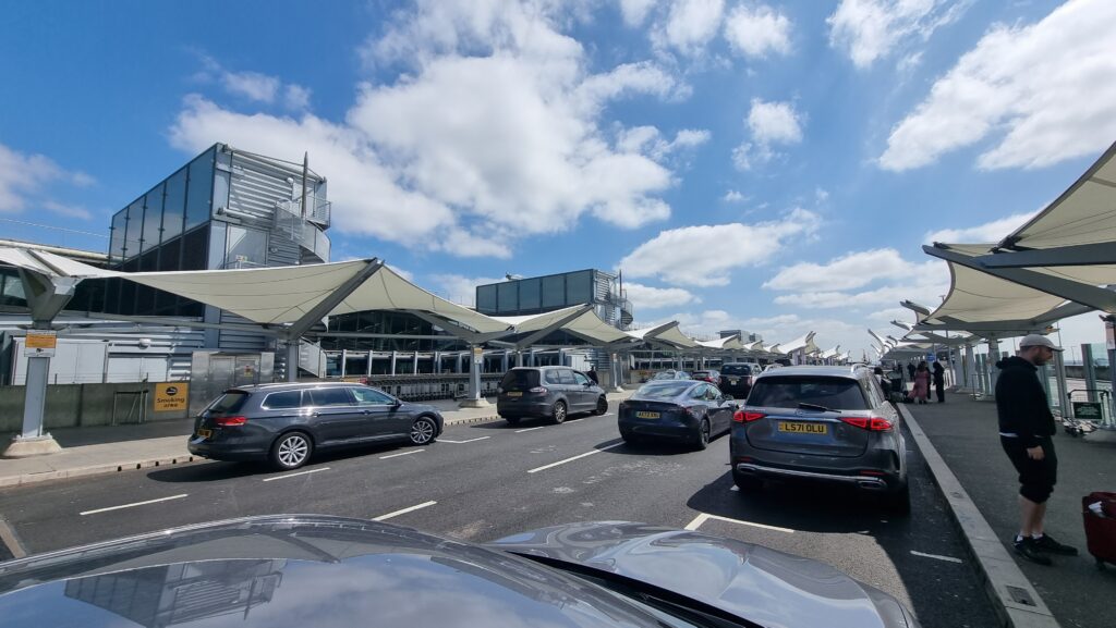 Taxi cost from Northampton to airport Taxi cost from Northampton to airport